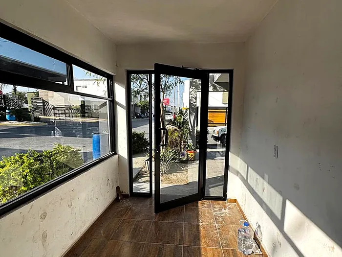 Ventanales en habitación con vista