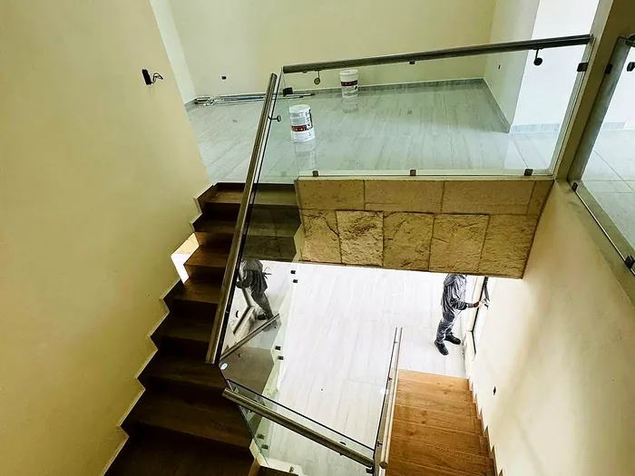 Protección de vidrio en escalera