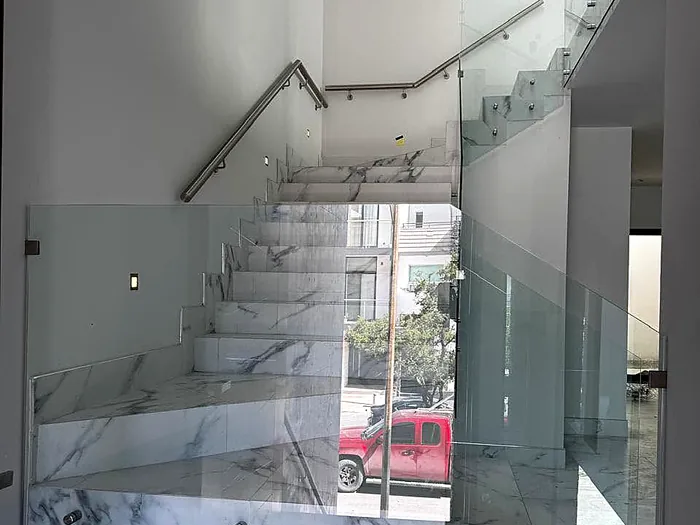 Cristal templado en barandal interior